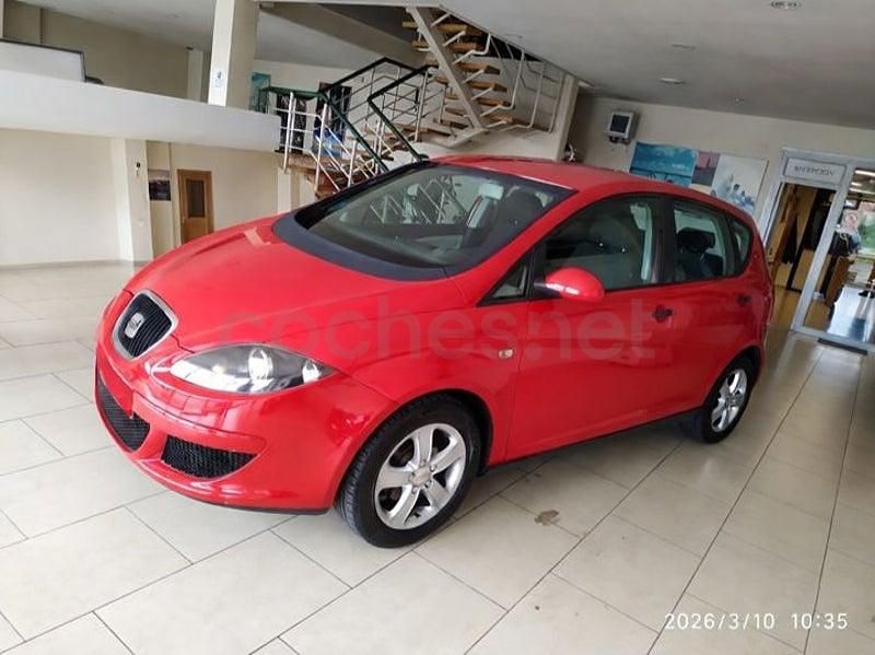 Usado Seat Altea Reference 102 CV (75 kW) 2006 Rojo Monovolumen