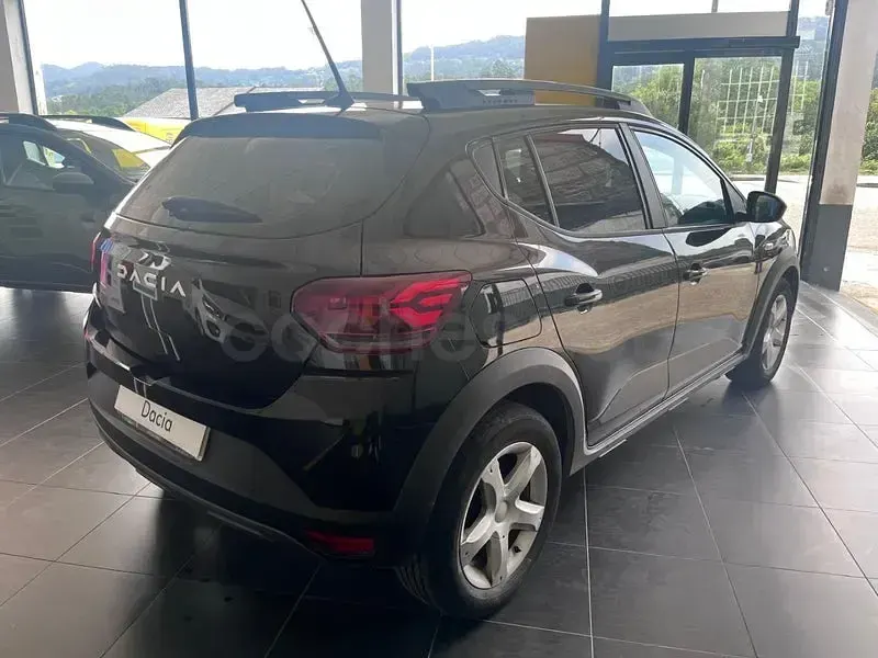 Usado Dacia Sandero Expression 101 CV (74 kW) 2023 Negro Berlina