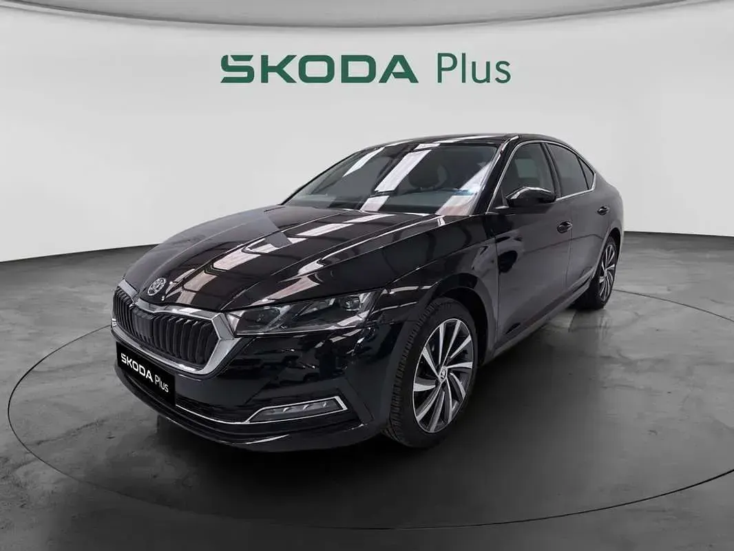 Usado Skoda Octavia Style 150 CV (110 kW) 2022 Negro Utilitario