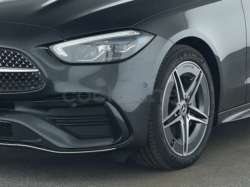 Usado Mercedes C220 200 CV (147 kW) 2025 Gris / plata Familiar
