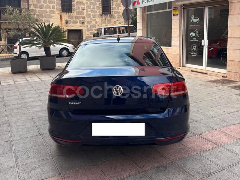 Usado VW Passat Sportline 150 CV (110 kW) 2018 Azul Berlina