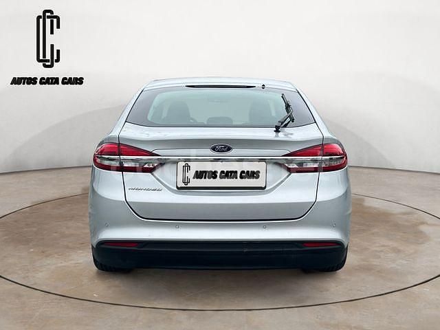 Usado Ford Mondeo Trend 150 CV (110 kW) 2019 Gris / plata Berlina
