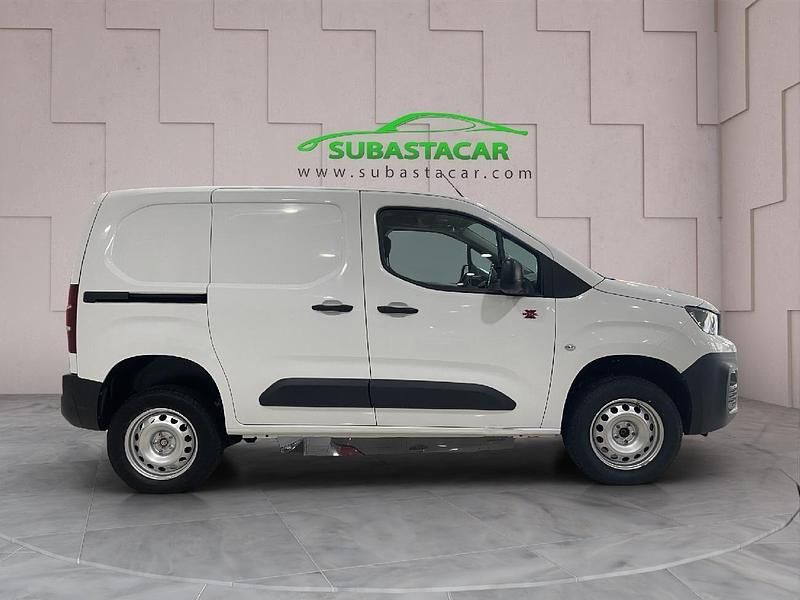 Usado Peugeot Partner Premium 130 CV (95 kW) 2021 Blanco Monovolumen
