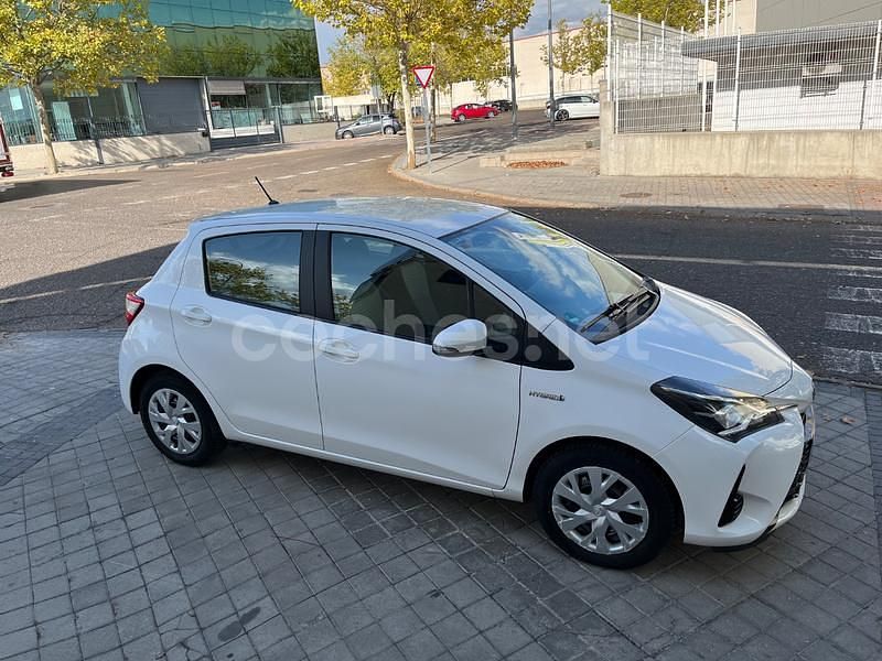 Blanco Usado 2018 Toyota Yaris Hybrid Advance Berlina | 12.899 € (Buen precio) - Imagen 1/4
