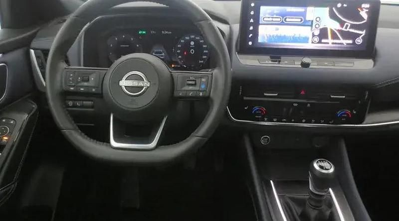 Usado Nissan Qashqai Tekna+ 158 CV (116 kW) 2023 Lunar white con techo midnight SUV