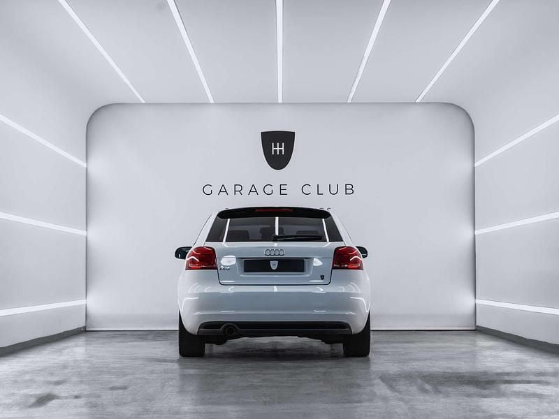 Usado Audi A3 Ambition 140 CV (102 kW) 2011 Gris / plata Berlina