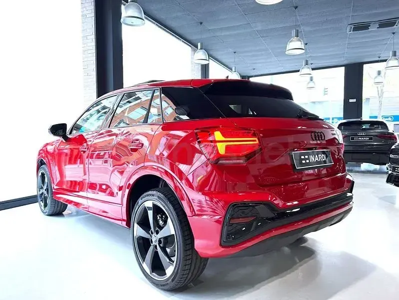 Usado Audi Q2 Comfort 150 CV (110 kW) 2025 Rojo SUV