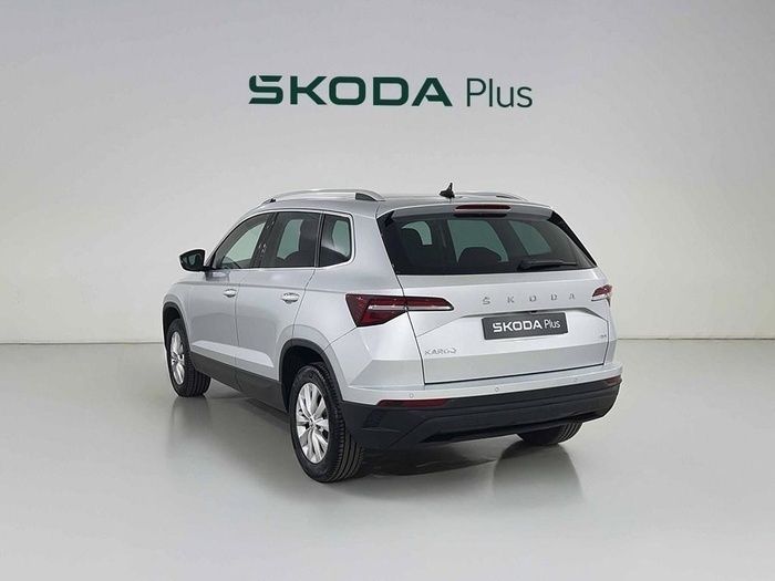 Gris plata Usado 2023 Skoda Karoq Ambition SUV | 27.900 € (Caro) - Imagen 1/4