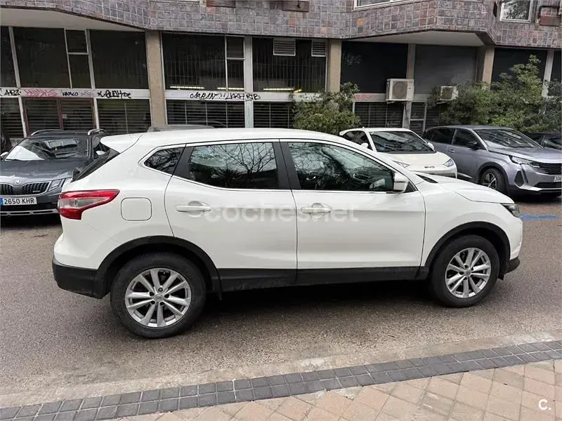 Begagnad Nissan Qashqai Acenta 115 HK (84 kW) 2015 Vit SUV