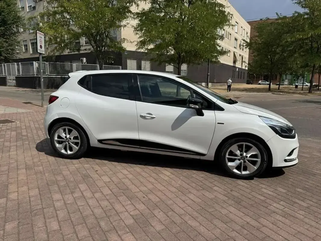 Usado Renault Clio Life 75 CV (55 kW) 2018 Gris Utilitario