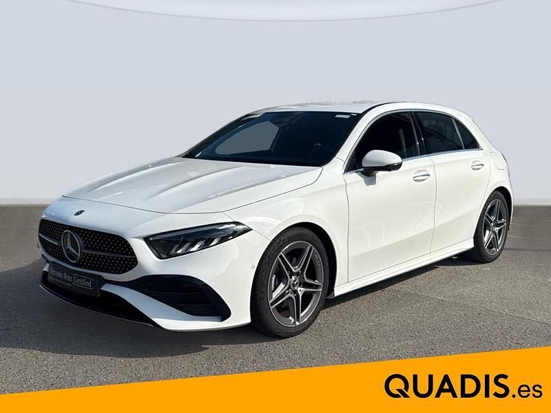 Usado Mercedes A180 AMG line 116 CV (85 kW) 2024 Blanco Berlina
