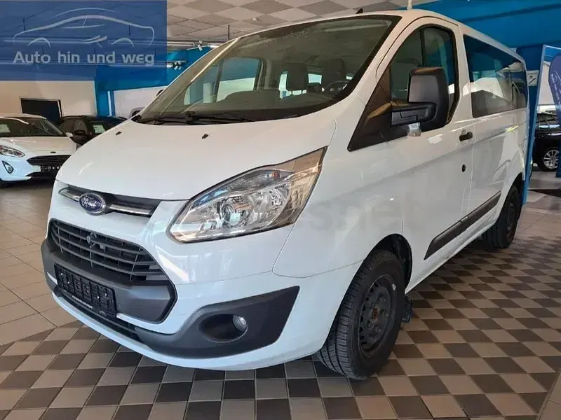 Usado Ford 300 Titanium 125 CV (91 kW) 2015 Blanco Monovolumen