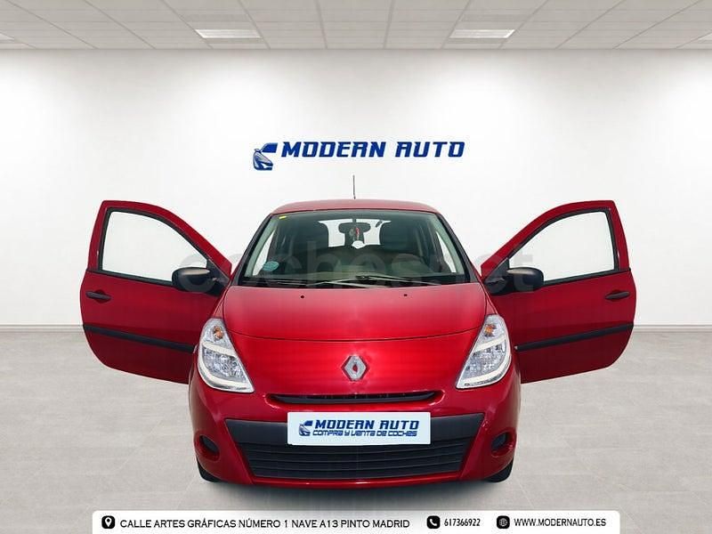 Usado Renault Clio II 75 CV (55 kW) 2011 Granate Berlina