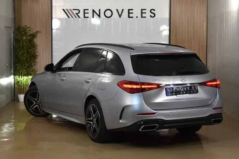 Usado Mercedes C300e 313 CV (230 kW) 2023 Gris / plata Familiar