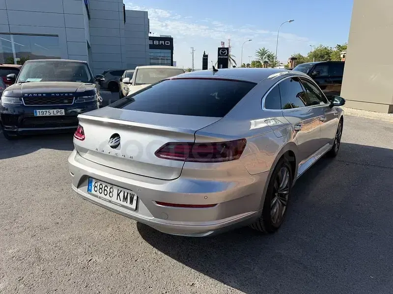 Usado VW Arteon 150 CV (110 kW) 2018 Gris / plata Utilitario