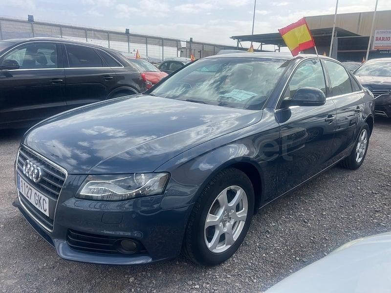Usado Audi A4 143 HP (105 kW) 2009 Cinzento Sedan