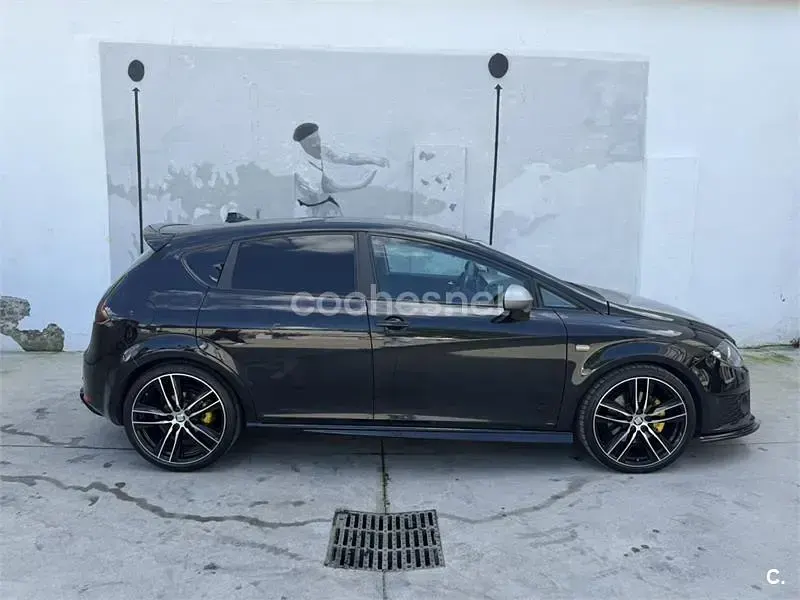 Usado Seat Leon FR 170 CV (125 kW) 2010 Negro Utilitario