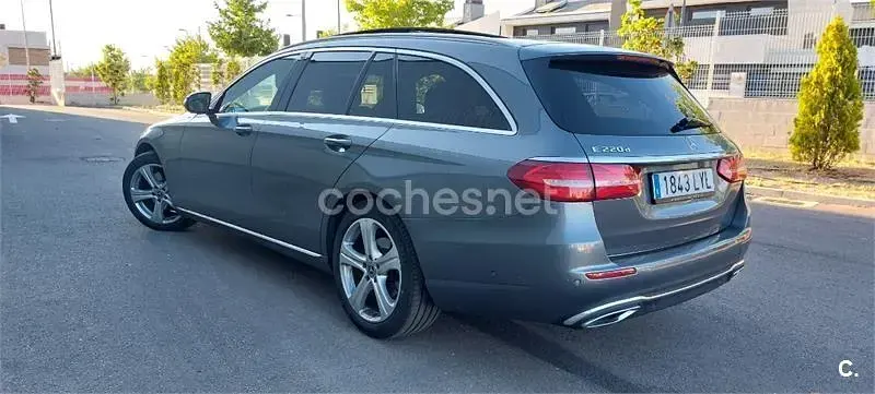 Usado Mercedes E220 194 CV (142 kW) 2018 Gris / plata Familiar