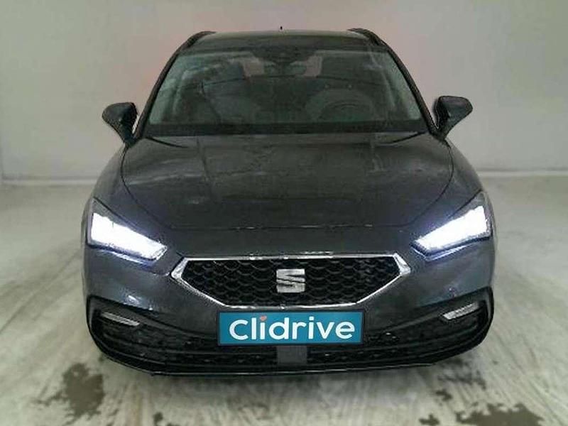 Usado Seat Leon Style 150 CV (110 kW) 2021 Gris Familiar