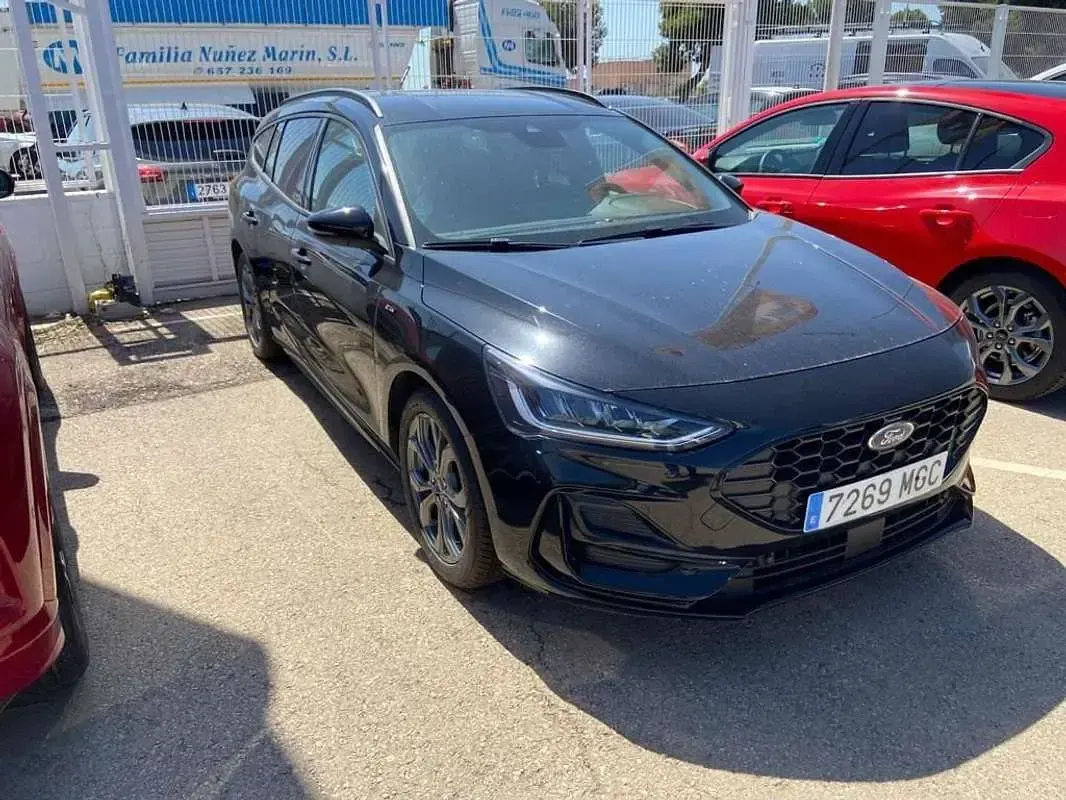 Usado Ford Focus ST-Line 125 CV (91 kW) 2023 Negro Familiar