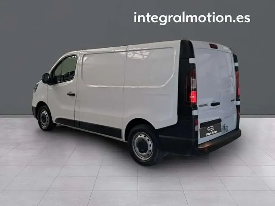 Usado Renault Trafic 131 CV (96 kW) 2023 Blanco Monovolumen