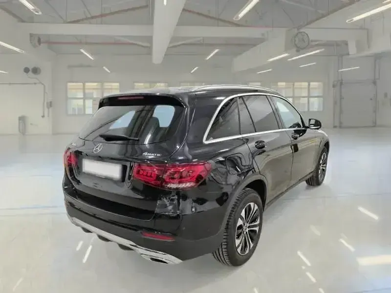 Usado Mercedes GLC300e 320 CV (235 kW) 2022 Negro SUV