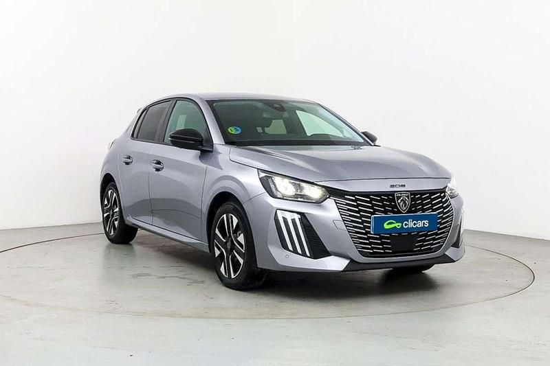 Usado Peugeot 208 Allure 101 CV (74 kW) 2025 Plateado Utilitario