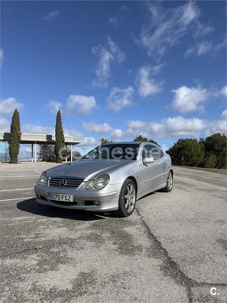 Usado Mercedes C220 143 CV (105 kW) 2002 Gris / plata Berlina