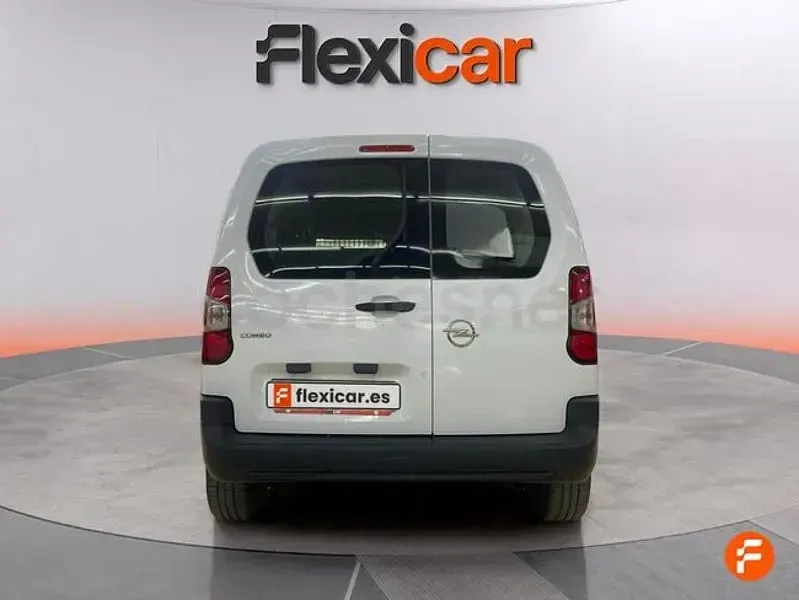 Usado Opel Combo Life Edition 102 CV (75 kW) 2023 Blanco Monovolumen