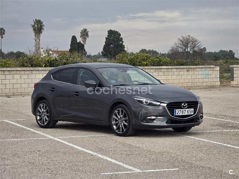 Gris / plata Usado 2018 Mazda 3 Edition Berlina | 15.200 € (Precio justo) - Imagen 1/4