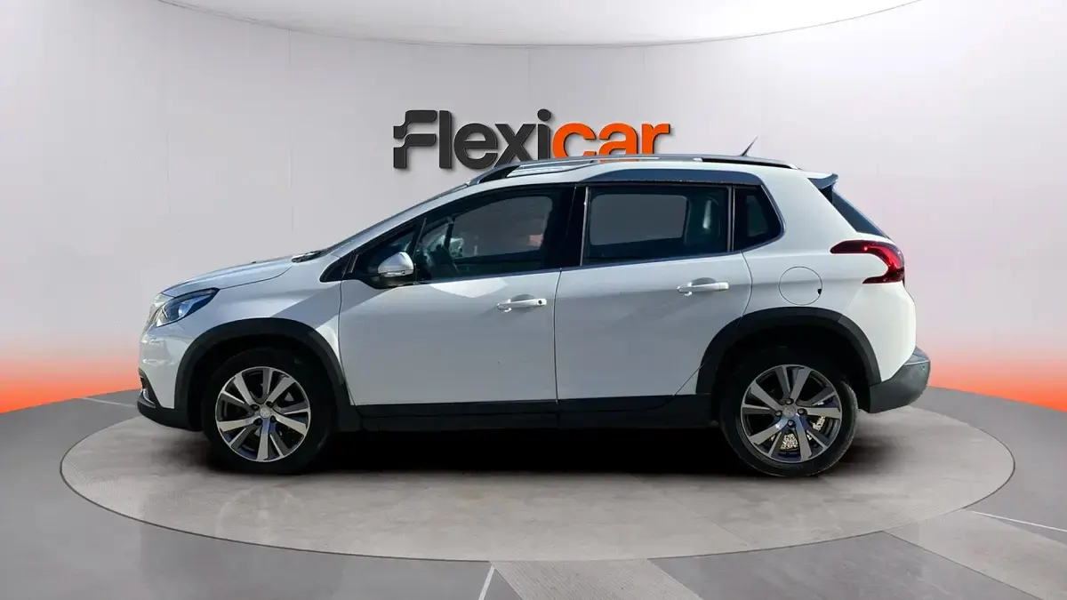 Usado Peugeot 2008 Active 100 CV (73 kW) 2019 Blanco SUV