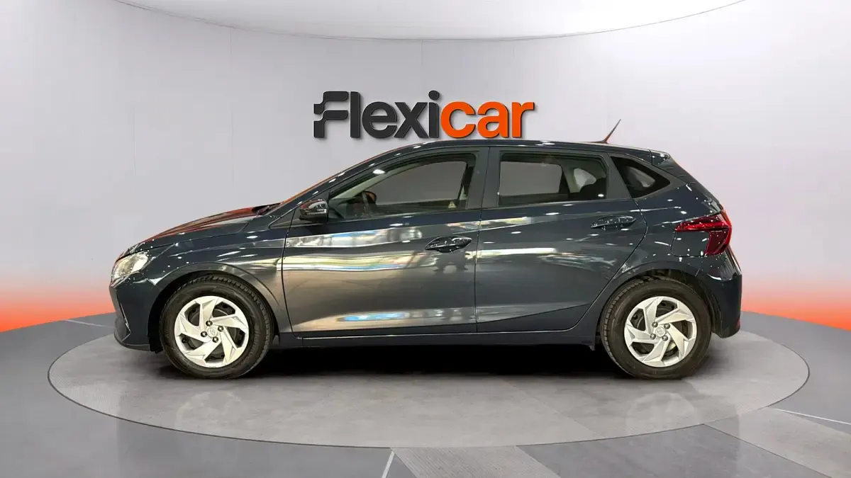 Usado Hyundai i20 101 CV (74 kW) 2022 Gris Utilitario