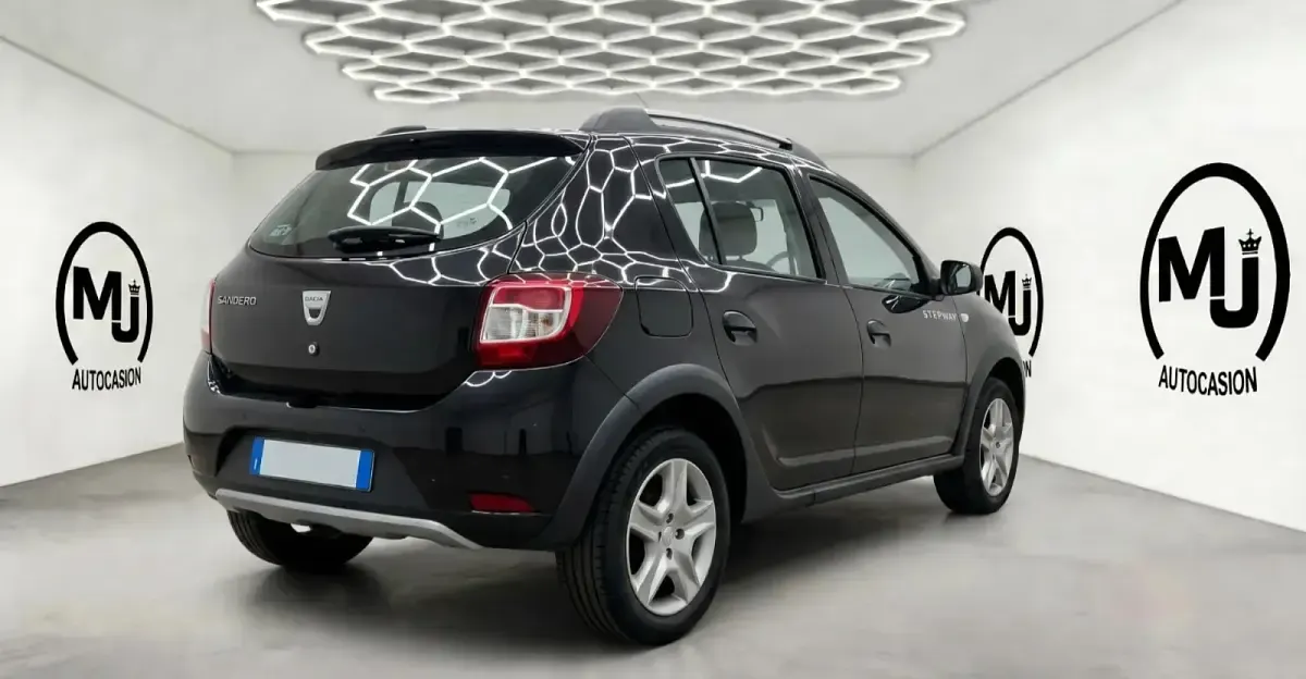 Usado Dacia Sandero Stepway 90 CV (66 kW) 2016 Negro Berlina