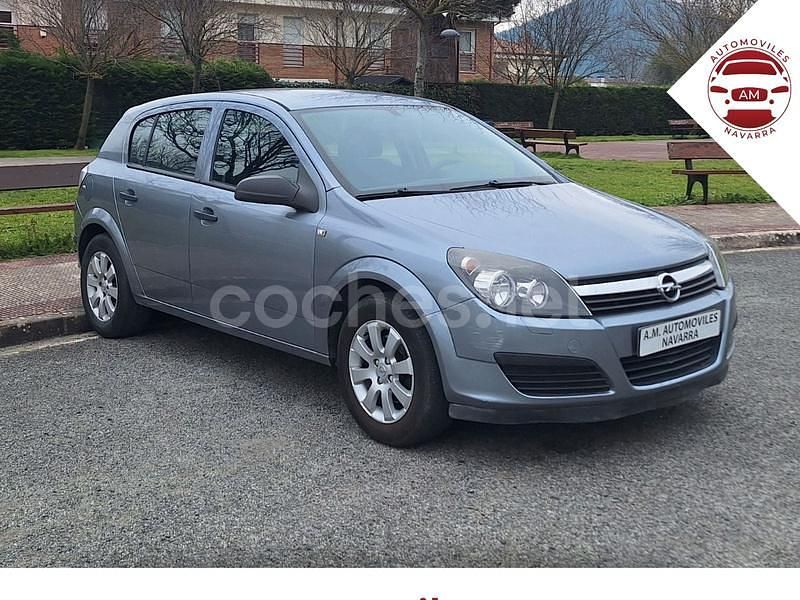 Gris / plata Usado 2005 Opel Astra Essentia Berlina | 5900 € (Un poco caro) - Imagen 1/4