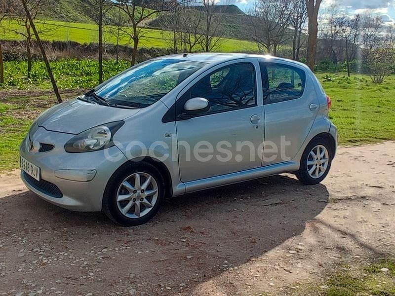 Gris / plata Usado 2008 Toyota Aygo Utilitario | 6250 € (Precio justo) - Imagen 1/4