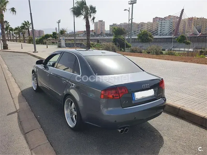 Usado Audi A4 140 CV (102 kW) 2007 Gris / plata Berlina