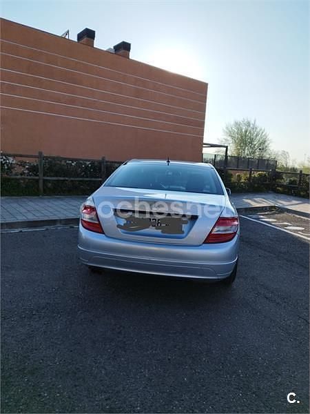 Usado Mercedes C200 136 CV (100 kW) 2008 Gris / plata Berlina