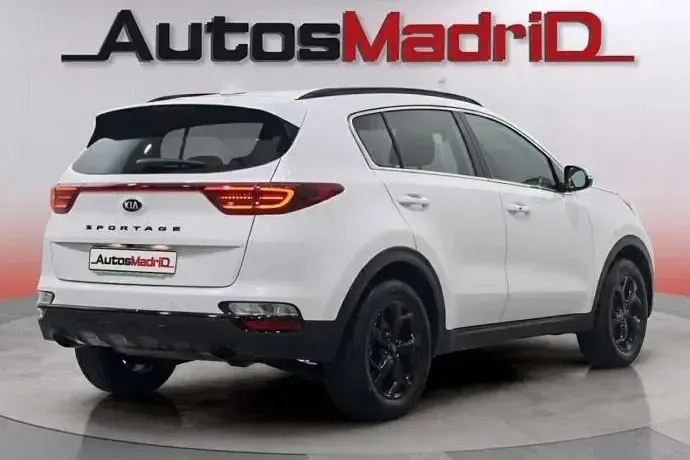 Używany Kia Sportage 136 KM (100 kW) 2021 Czarny SUV