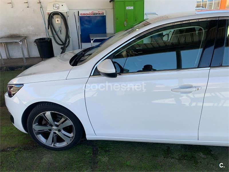 Usado Peugeot 308 Allure 130 CV (95 kW) 2016 Blanco Berlina