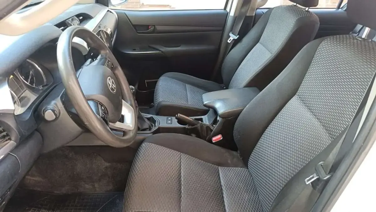 Usado Toyota HiLux Plus 150 CV (110 kW) 2022 Blanco Pickup/Camioneta