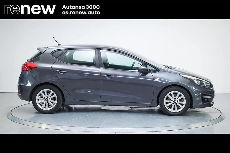 Usado Kia Ceed GT 90 CV (66 kW) 2017 Gris Berlina