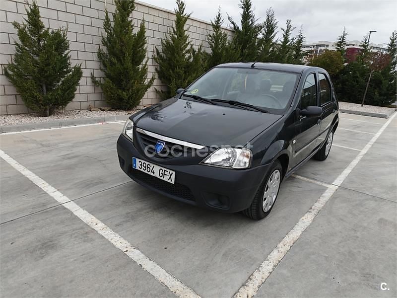 Usado Dacia Logan Ambiance 70 CV (51 kW) 2008 Marrón Berlina
