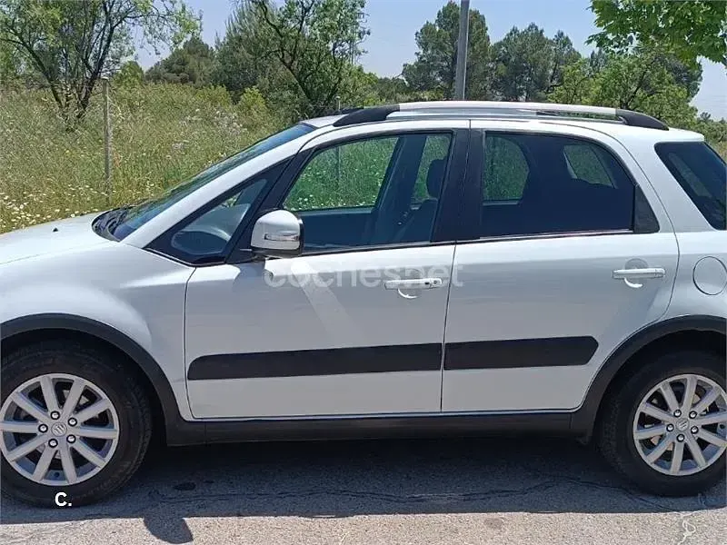 Usado Suzuki SX4 GLX 135 CV (99 kW) 2012 Blanco SUV