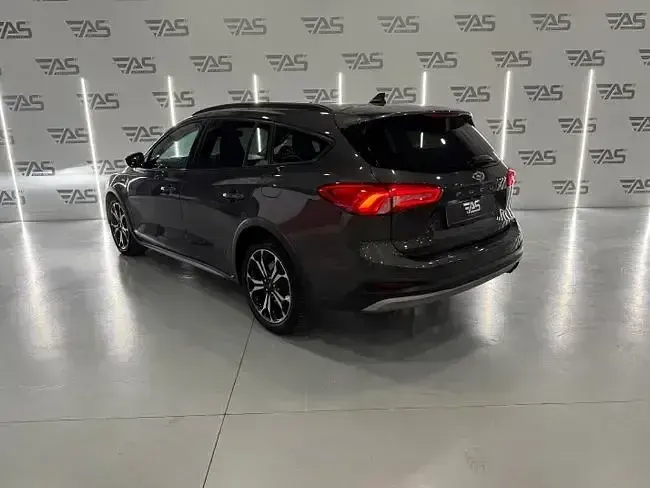 Usado Ford Focus Titanium 151 CV (111 kW) 2019 Gris Familiar