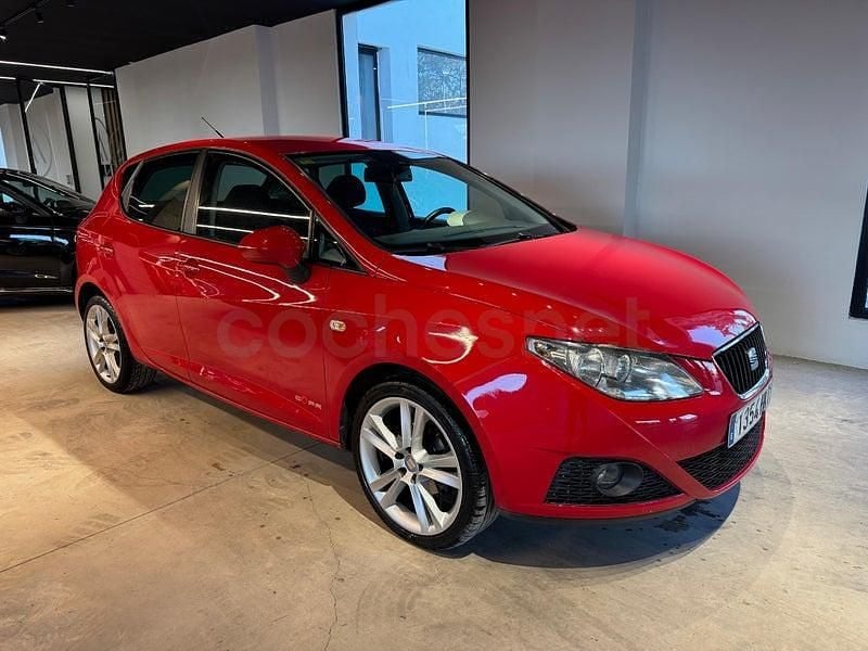 Käytetty Seat Ibiza Copa 90 HP (66 kW) 2012 Punainen Sedan