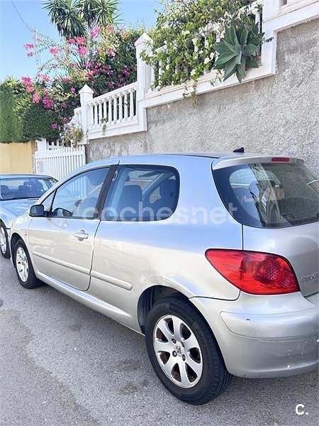 Usado Peugeot 307 90 CV (66 kW) 2006 Gris / plata Berlina
