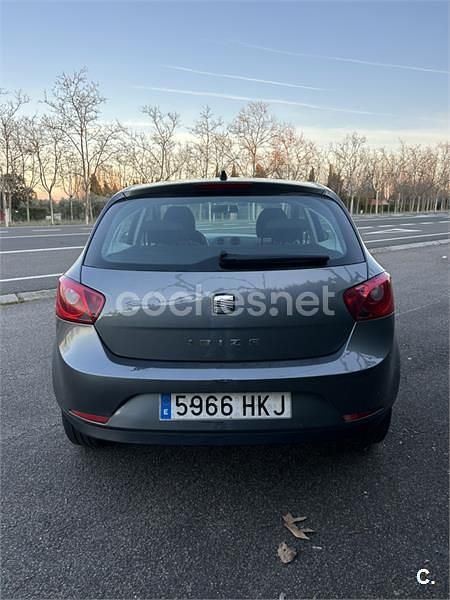 Usado Seat Ibiza Copa 90 CV (66 kW) 2012 Gris / plata Berlina