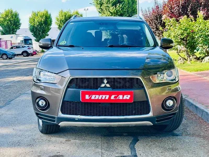 Usado Mitsubishi Outlander Motion 177 CV (130 kW) 2010 Beige SUV