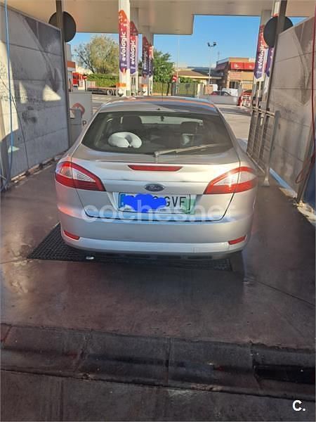 Usado Ford Mondeo Trend 140 CV (102 kW) 2010 Gris / plata Berlina
