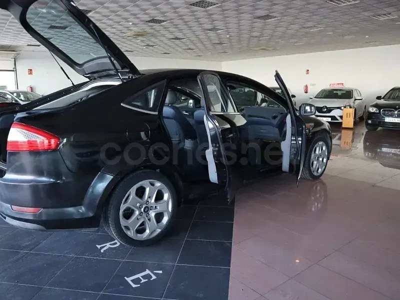 Usado Ford Mondeo Ghia 140 CV (102 kW) 2008 Negro Berlina